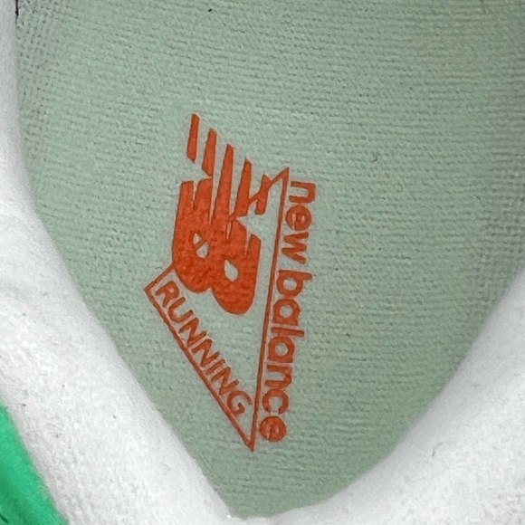 NEW New Balance size 10 Mens 2002R Candy Apple Green shoes - Picture 12 of 13